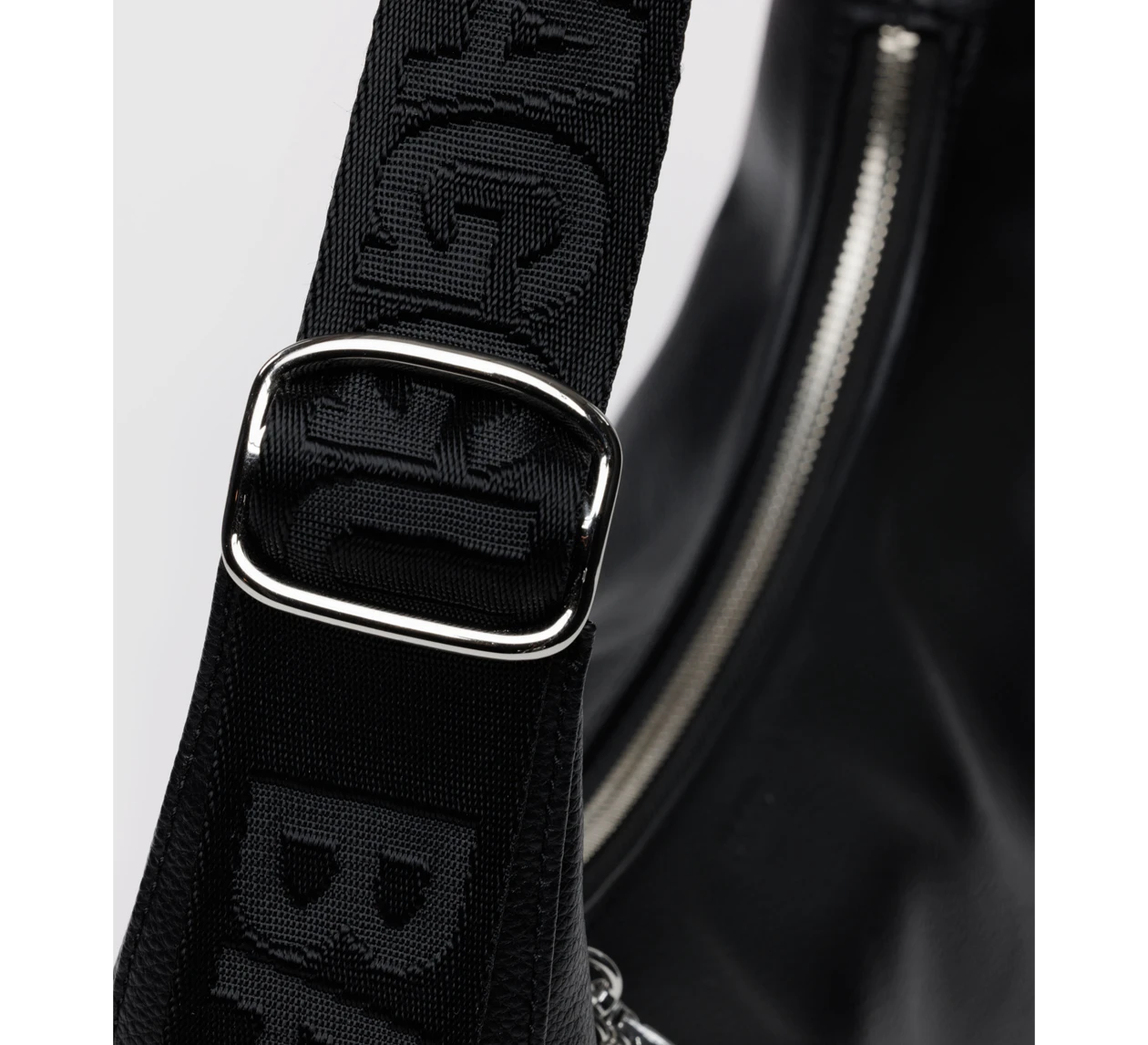 Baggu / Medium Crescent Bag Black Recycled Leather - Image 3