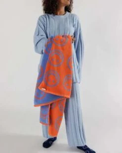 BAGGUBath Towel Warm Red Happy - Multi 5 BAGGUBath Towel Warm Red Happy - Multi -Baggu Lifestyle Cheap Store Bath Towel Warm Red Happy 20231025201040 1