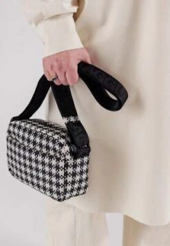 Baggu Lifestyle Cheap Store -Baggu Lifestyle Cheap Store Camera Crossbody Bag Black White Pixel Gingham 20230503172842 1