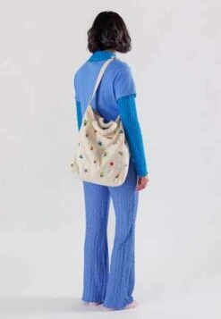 BAGGUZip Duck Bag - Embroidered Ditsy Floral