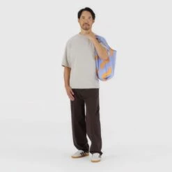 Standard Baggu Cantaloupe Blue -Baggu Lifestyle Cheap Store person using standard baggu cantaloupe blue